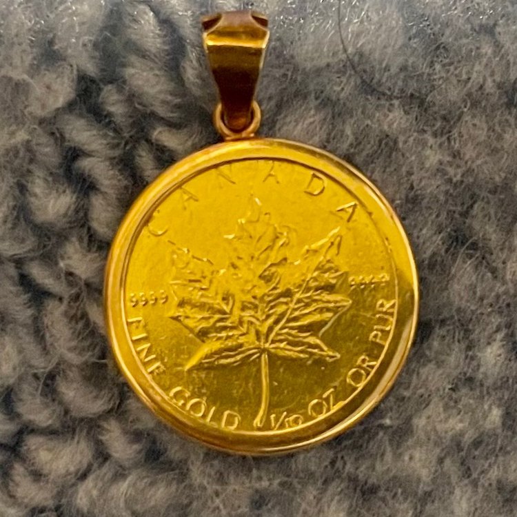 メイプルリーフ 1982年 1/10金貨（金・貴金属）の商品画像 - 査定依頼日：2023年11月7日 - 最高査定価格：50,000円