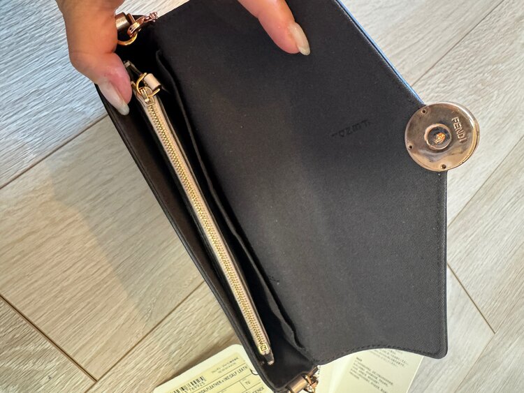 8BS032　チェーンウォレット（ブランドバッグ）の商品画像 - 査定依頼日：2025年1月9日 - 最高査定価格：40,000円