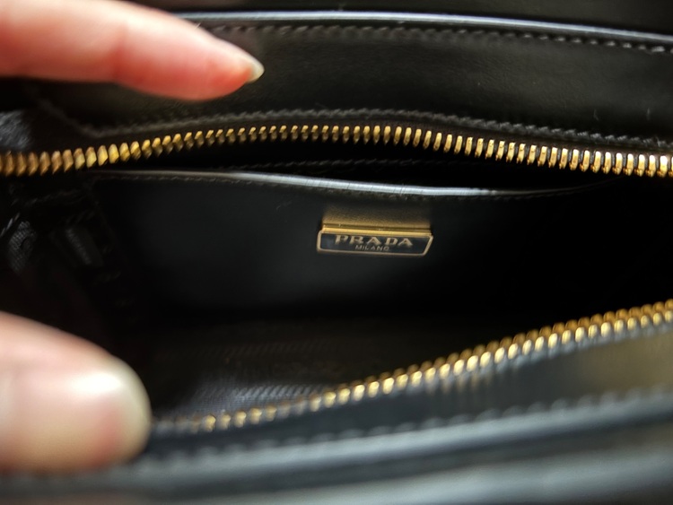 プラダ  （ブランドバッグ）の商品画像 - 査定依頼日：2025年6月14日 - 最高査定価格：200,000円