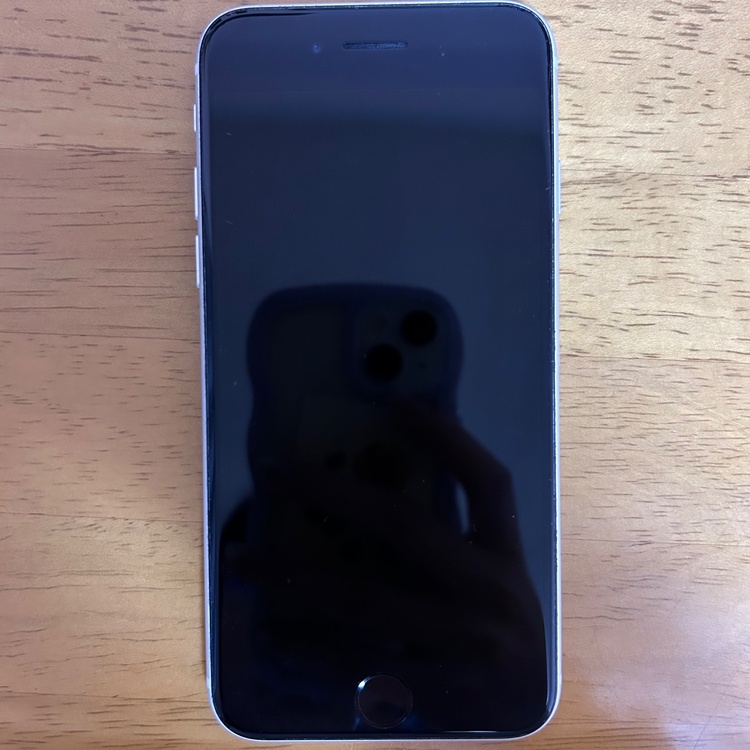 iPhone SE (第 3 世代) 128GB au（スマホ）の商品画像 - 査定依頼日：2026年1月17日 - 最高査定価格：37,000円