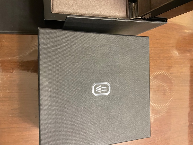 ハリーウィンストン HWミッドナイト MIDQHM39ww00（高級時計）の商品画像 - 査定依頼日：2025年10月29日 - 最高査定価格：620,000円