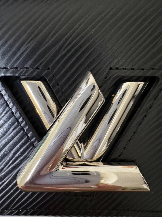 ルイヴィトン エピ （ブランドバッグ）の商品画像 - 査定依頼日：2026年4月15日 - 最高査定価格：80,000円