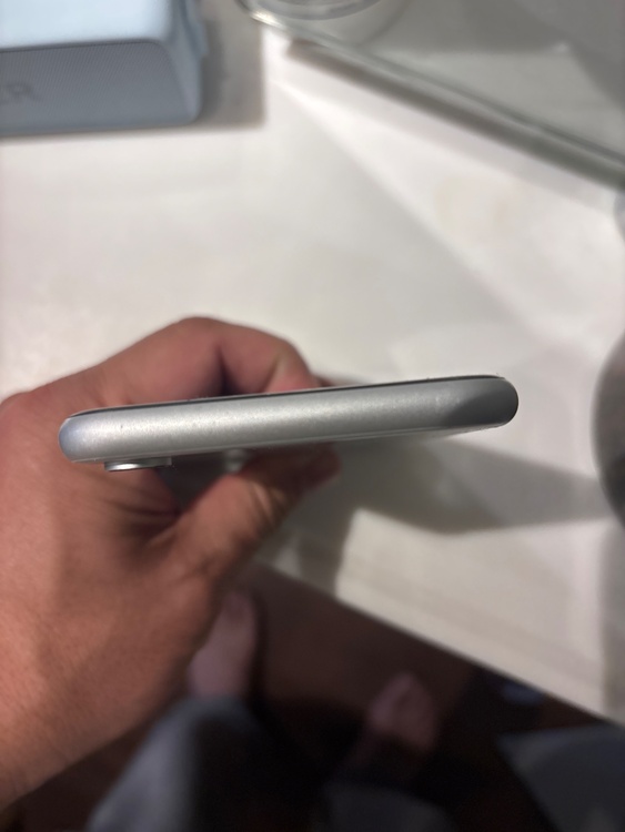 iPhoneXR 256GB au（スマホ）の商品画像 - 査定依頼日：2026年2月23日 - 最高査定価格：17,000円