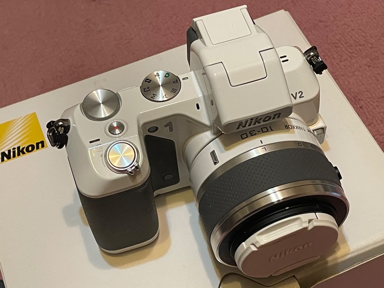 Nikon１　Ｖ２（カメラ）の商品画像 - 査定依頼日：2025年12月17日 - 最高査定価格：15,000円