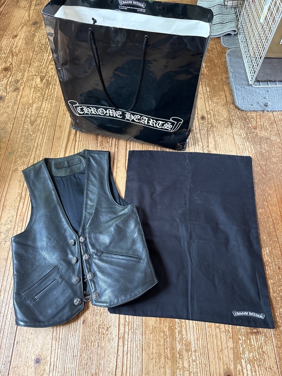 8ボタンレザーベスト（古着・ファッション）の商品画像 - 査定依頼日：2026年9月6日 - 最高査定価格：320,000円