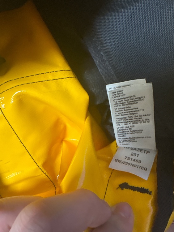 The North Face Base Camp Duffel M (71L)（ブランドバッグ）の商品画像 - 査定依頼日：2026年3月9日 - 最高査定価格：100,000円