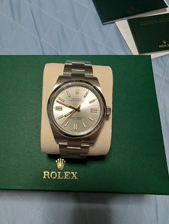 ロレックス パーペチュアル １２４３００．（高級時計）の商品画像 - 査定依頼日：2025年9月8日 - 最高査定価格：1,210,000円