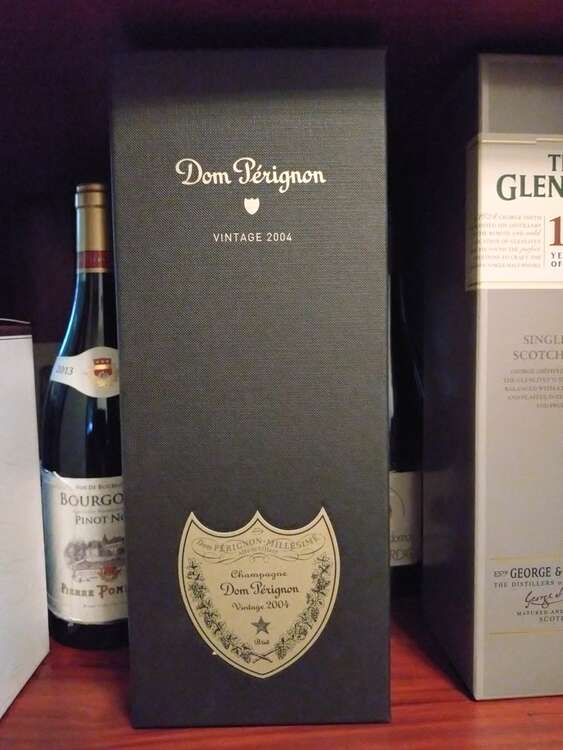 シャンパン ドン・ペリニヨン （お酒）の商品画像 - 査定依頼日：2025年3月4日 - 最高査定価格：20,000円