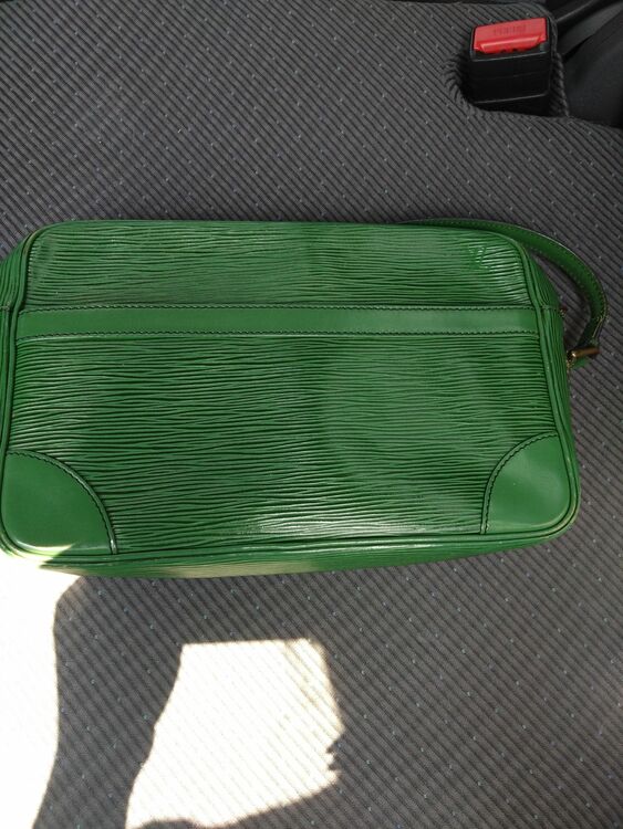 ルイヴィトン エピ （ブランドバッグ）の商品画像 - 査定依頼日：2025年7月1日 - 最高査定価格：15,000円