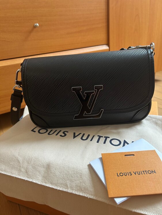 ビュシNM（ブランドバッグ）の商品画像 - 査定依頼日：2024年6月9日 - 最高査定価格：240,000円