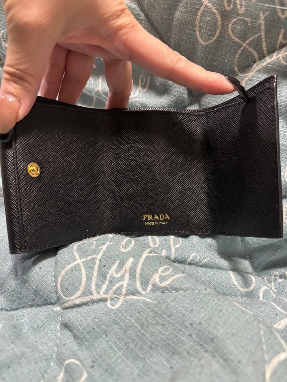 PRADA三つ折り財布（ブランド財布・小物）の商品画像 - 査定依頼日：2026年2月1日 - 最高査定価格：8,000円
