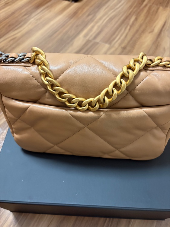 シャネル19 AS1160（ブランドバッグ）の商品画像 - 査定依頼日：2025年6月4日 - 最高査定価格：450,000円