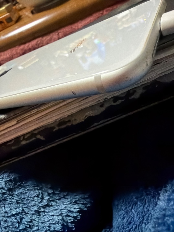 iPhone8 64GB SIMフリー（スマホ）の商品画像 - 査定依頼日：2026年3月31日 - 最高査定価格：4,000円