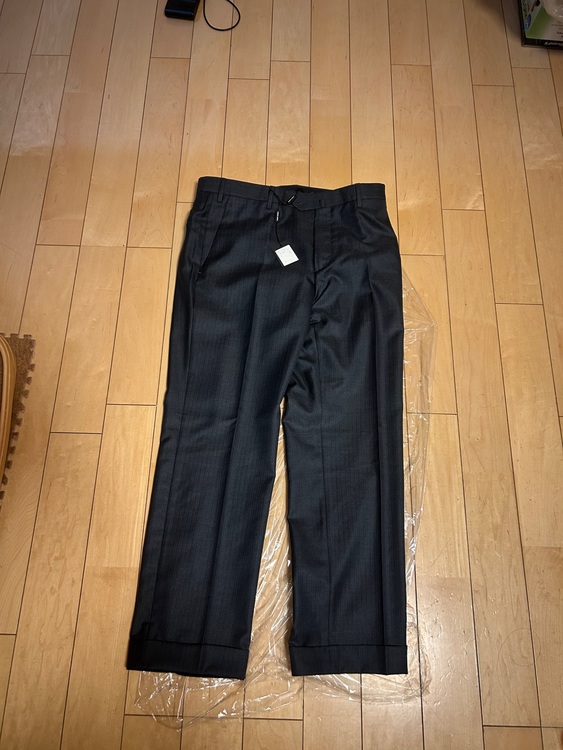 ジョルジオアルマーニ　スーツ（古着・ファッション）の商品画像 - 査定依頼日：2025年10月22日 - 最高査定価格：3,000円