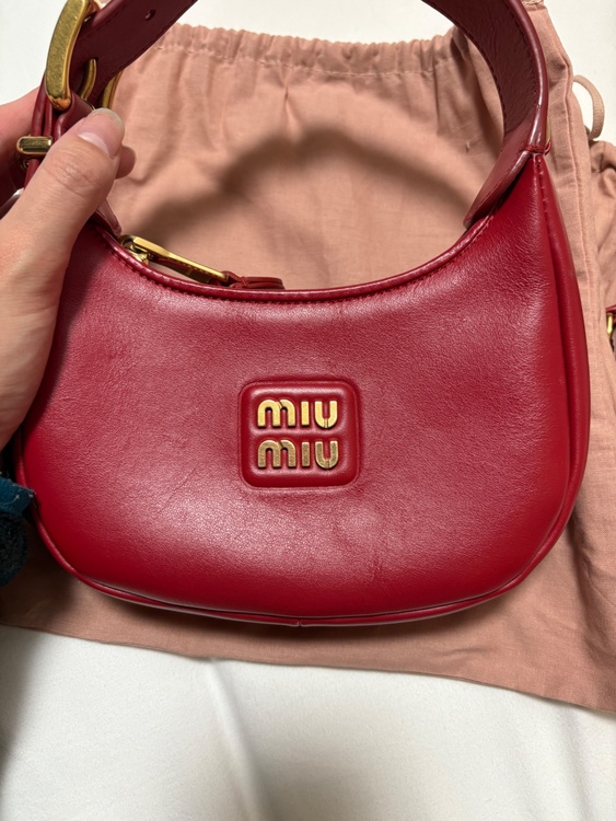 ミュウミュウ  （ブランドバッグ）の商品画像 - 査定依頼日：2025年12月20日 - 最高査定価格：170,000円