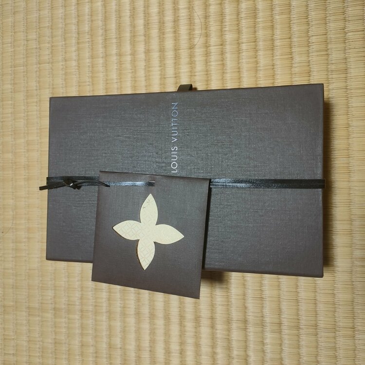 ルイ・ヴィトンのモノグラム・ヴェルニライン「イカットフラワー」（ブランド財布・小物）の商品画像 - 査定依頼日：2026年4月10日 - 最高査定価格：24,000円