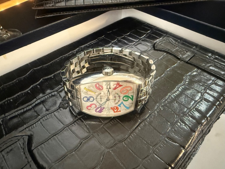 クレージーアワーカラードリーム（高級時計）の商品画像 - 査定依頼日：2025年7月28日 - 最高査定価格：2,250,000円