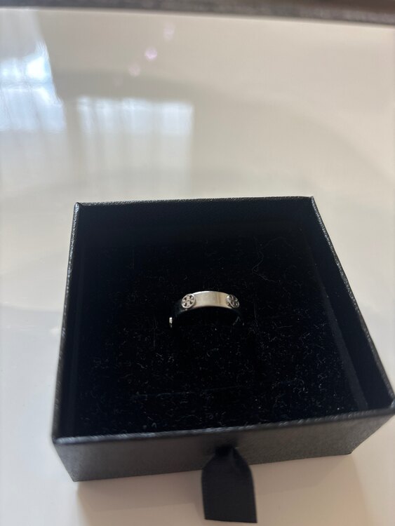 トリーバーチ（金・貴金属）の商品画像 - 査定依頼日：2025年1月21日 - 最高査定価格：3,000円