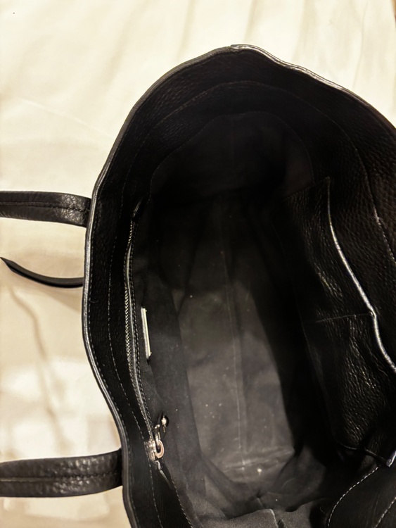 ミュウミュウ  （ブランドバッグ）の商品画像 - 査定依頼日：2025年12月15日 - 最高査定価格：35,000円