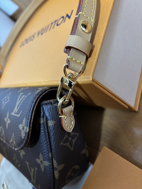 Louis Vuitton ウォレット オン チェーン･アイビー　モノグラム（ブランドバッグ）の商品画像 - 査定依頼日：2026年5月27日 - 最高査定価格：180,000円
