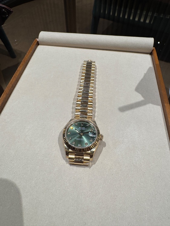 レディデイトジャスト31イエローゴールドグリーン文字盤10Pダイヤ（高級時計）の商品画像 - 査定依頼日：2025年6月8日 - 最高査定価格：4,800,000円