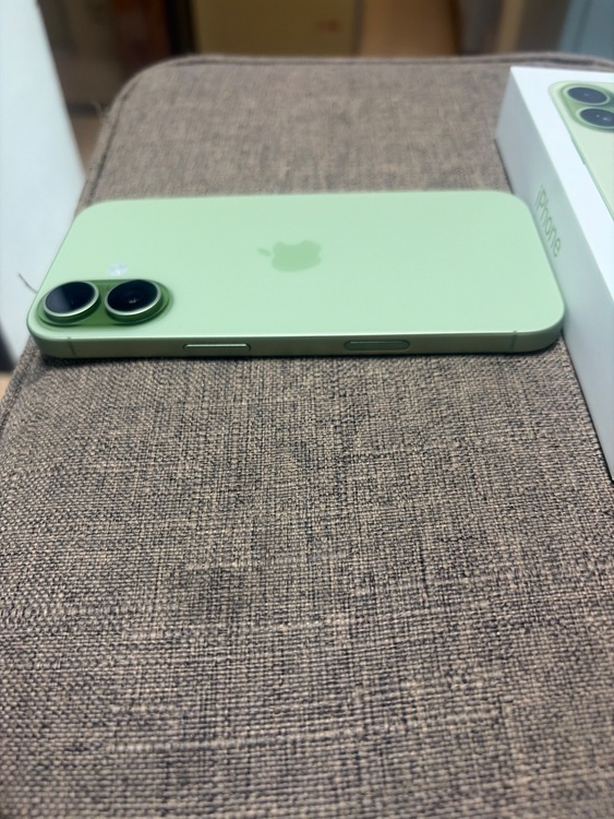 iPhone17 512gb セージ（スマホ）の商品画像 - 査定依頼日：2026年5月2日 - 最高査定価格：131,000円