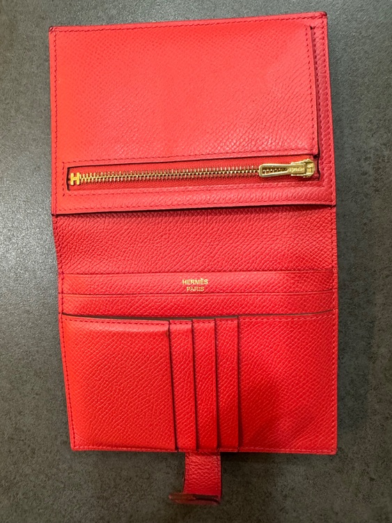 エルメスべアンコンパクト（ブランド財布・小物）の商品画像 - 査定依頼日：2025年9月7日 - 最高査定価格：11,000円