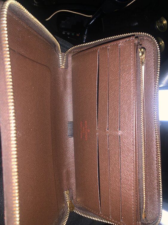 ジッピーウォレット（ブランド財布・小物）の商品画像 - 査定依頼日：2025年2月2日 - 最高査定価格：15,000円