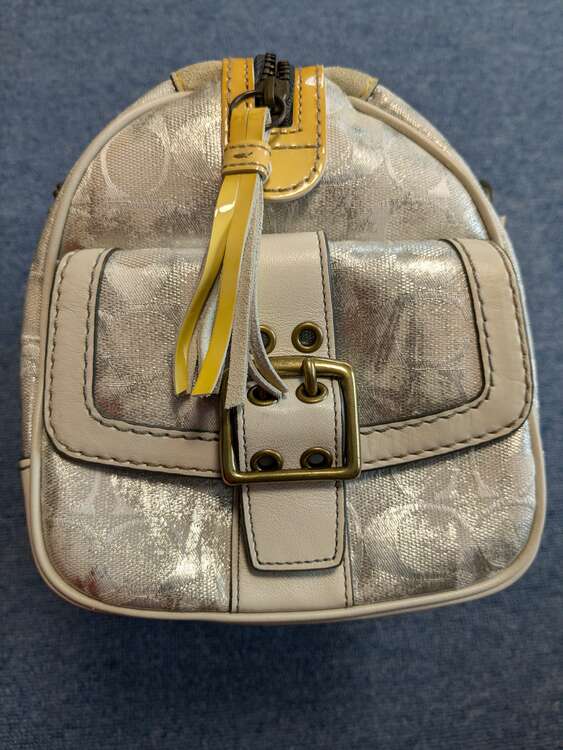 2186（ブランドバッグ）の商品画像 - 査定依頼日：2025年2月13日 - 最高査定価格：2,500円