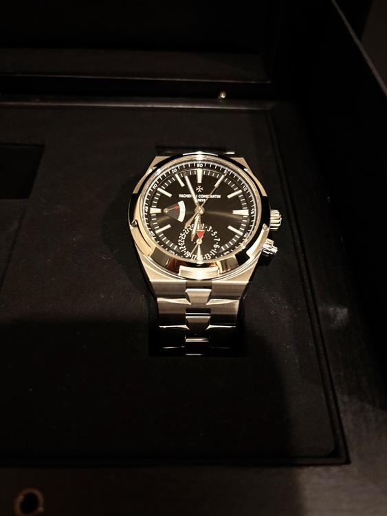 ヴァシュロン コンスタンタン オーヴァーシーズ 7900V/110A-B54（高級時計）の商品画像 - 査定依頼日：2025年9月28日 - 最高査定価格：3,100,000円