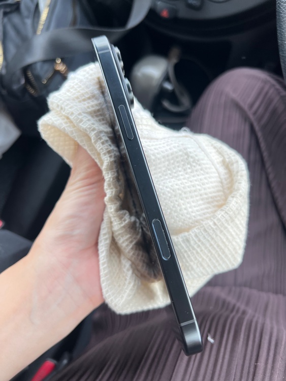 iPhone iPhone 16 Pro Max 256GB SIMフリー（スマホ）の商品画像 - 査定依頼日：2026年10月6日 - 最高査定価格：139,000円