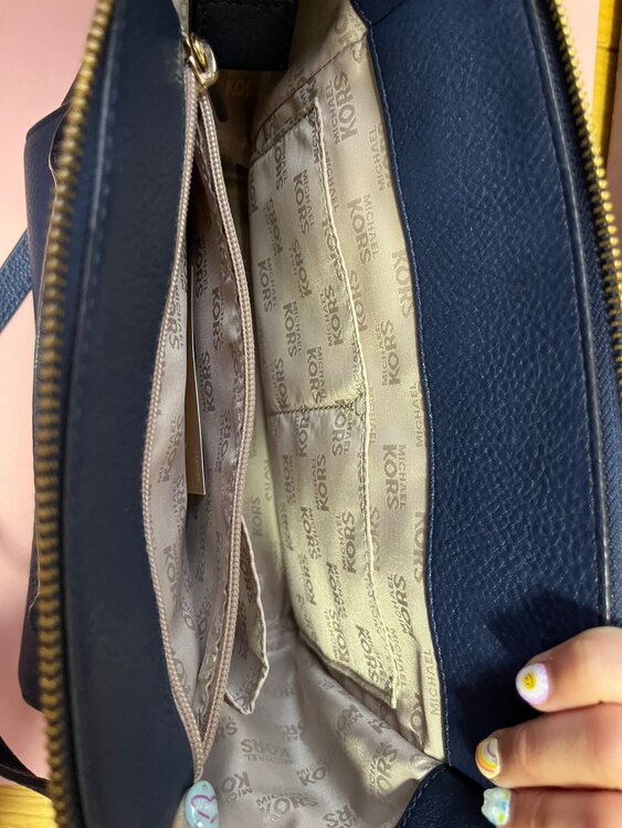 ショルダーバック（ブランド財布・小物）の商品画像 - 査定依頼日：2025年3月31日 - 最高査定価格：3,000円