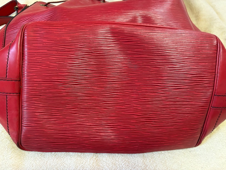 ルイヴィトン エピ （ブランドバッグ）の商品画像 - 査定依頼日：2026年1月16日 - 最高査定価格：100,000円