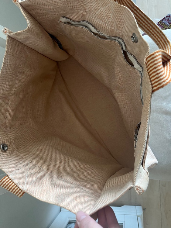 プールトゥ　大（ブランドバッグ）の商品画像 - 査定依頼日：2025年12月20日 - 最高査定価格：23,000円