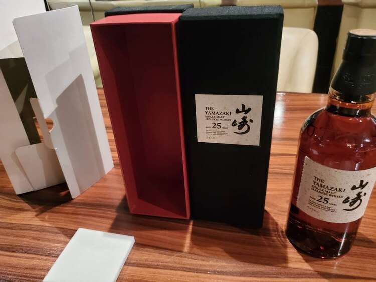 山崎25年（お酒）の商品画像 - 査定依頼日：2025年4月26日 - 最高査定価格：880,000円