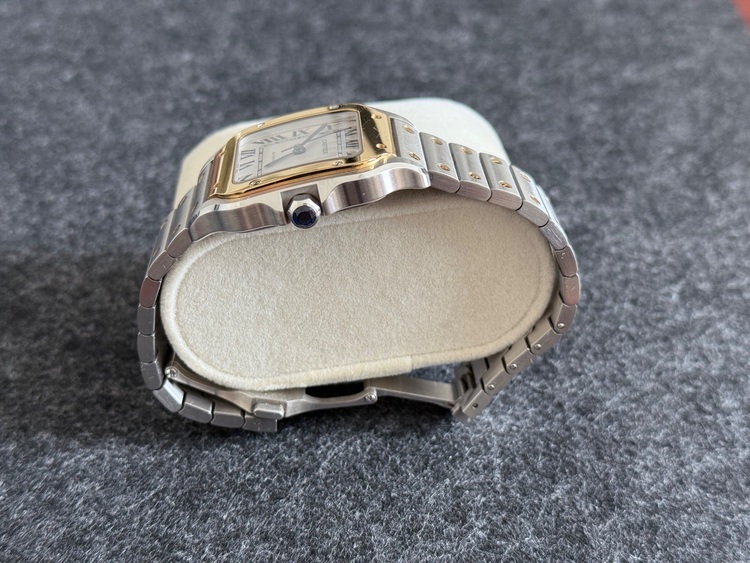 サントス ドゥ カルティエMM（高級時計）の商品画像 - 査定依頼日：2025年11月30日 - 最高査定価格：1,200,000円