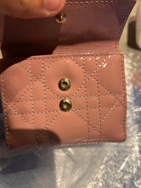 レディディオール ロータスウォレット（ブランド財布・小物）の商品画像 - 査定依頼日：2025年6月23日 - 最高査定価格：13,000円