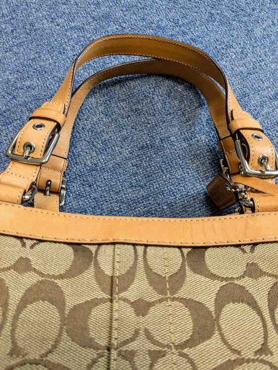 4M-7052（ブランドバッグ）の商品画像 - 査定依頼日：2025年2月13日 - 最高査定価格：5,000円