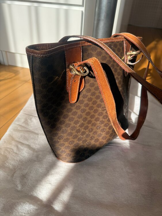 マダカム　トートバック（ブランドバッグ）の商品画像 - 査定依頼日：2025年3月23日 - 最高査定価格：30,000円