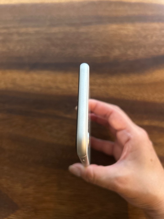 A2296（スマホ）の商品画像 - 査定依頼日：2025年8月22日 - 最高査定価格：12,000円