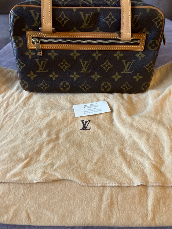 シテMM（M51182）だと思います。（ブランドバッグ）の商品画像 - 査定依頼日：2026年3月19日 - 最高査定価格：140,000円