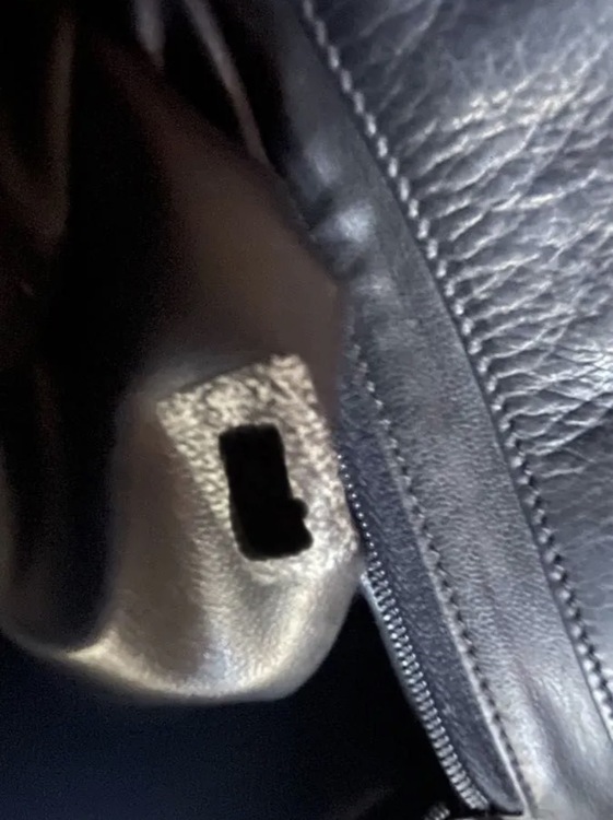 デカココマーク　チャーム付　カーフショルダーバッグ（ブランドバッグ）の商品画像 - 査定依頼日：2026年3月3日 - 最高査定価格：100,000円