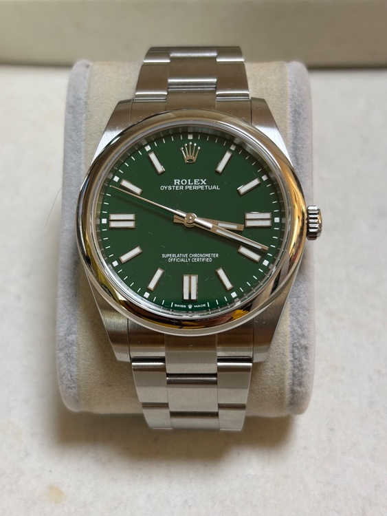 オイスターパーペチュアル41ミリグリーン（高級時計）の商品画像 - 査定依頼日：2025年12月9日 - 最高査定価格：1,270,000円