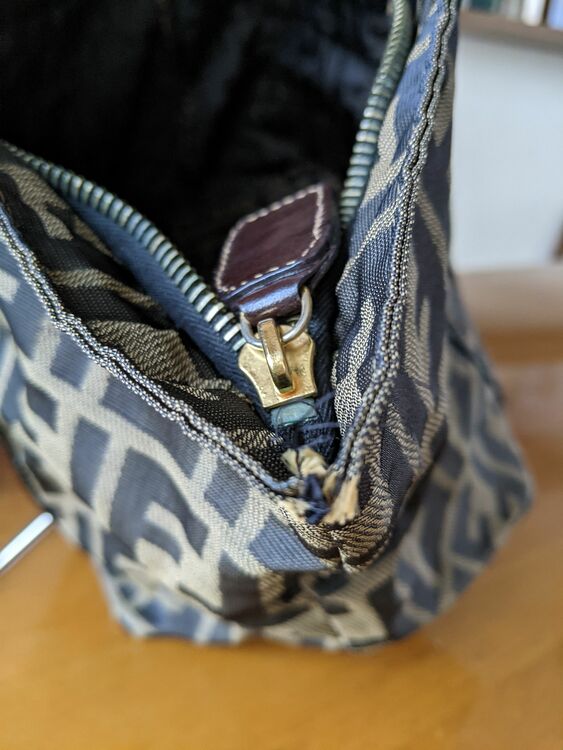 フェンディ  （ブランドバッグ）の商品画像 - 査定依頼日：2025年9月8日 - 最高査定価格：40,000円