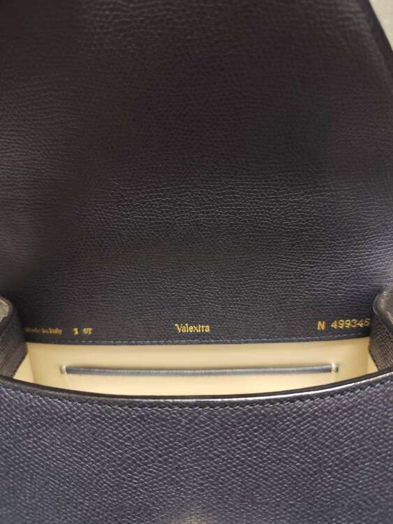 ヴァレクストラ  （ブランドバッグ）の商品画像 - 査定依頼日：2025年4月15日 - 最高査定価格：150,000円