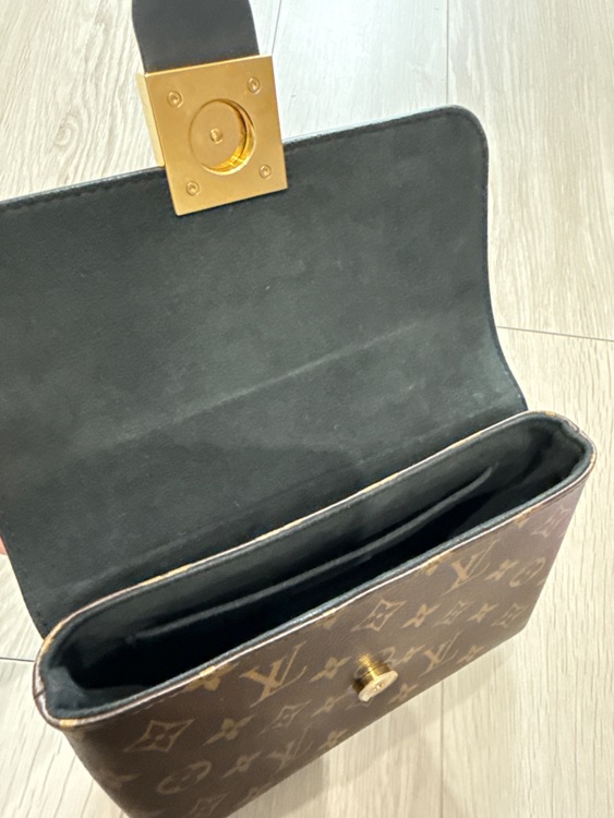 ロッキーBB（ブランドバッグ）の商品画像 - 査定依頼日：2025年6月25日 - 最高査定価格：180,000円