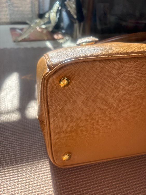 プラダガレリアトート（ブランドバッグ）の商品画像 - 査定依頼日：2026年2月3日 - 最高査定価格：40,000円