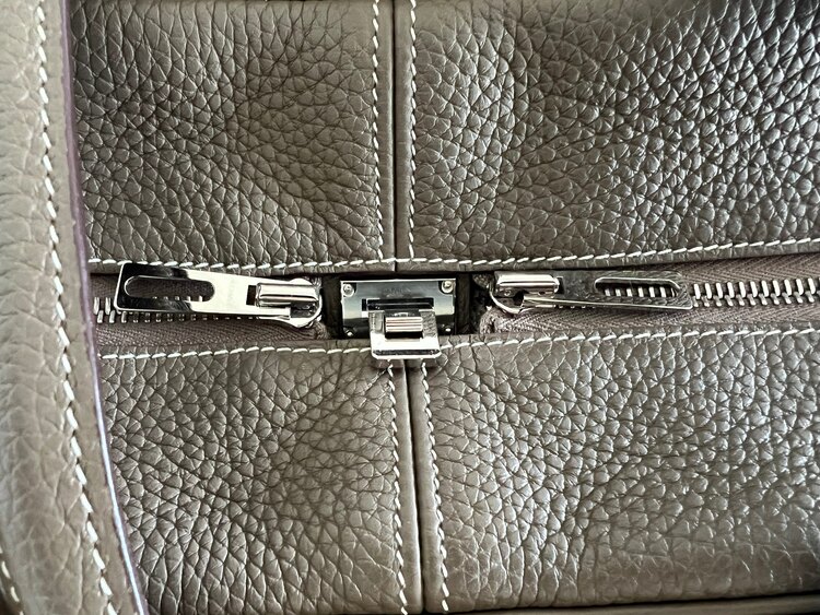 エルメス ヴィクトリア （ブランドバッグ）の商品画像 - 査定依頼日：2025年5月11日 - 最高査定価格：450,000円