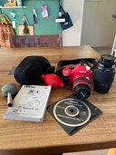 PENTAX デジタル一眼レフカメラ K-x ダブルズームキットレッド（カメラ）の商品画像 - 査定依頼日：2024年12月7日 - 最高査定価格：5,000円