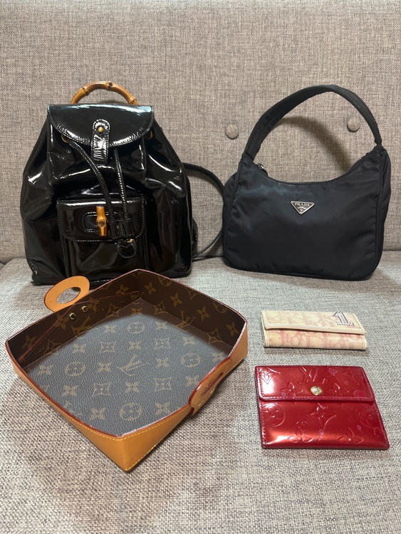 ルイヴィトン　ヴェルニ、ミニ財布/モノグラムアクセサリートレー　プラダ　ミニバッグ他（ブランドバッグ）の商品画像 - 査定依頼日：2026年10月3日 - 最高査定価格：100,000円